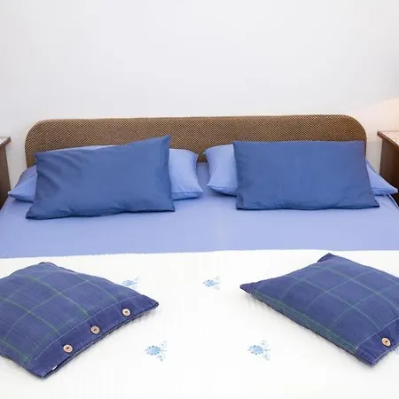 Apartment In With Sea View, Balcony, Air Conditioning, Wifi 5146-2 Duce